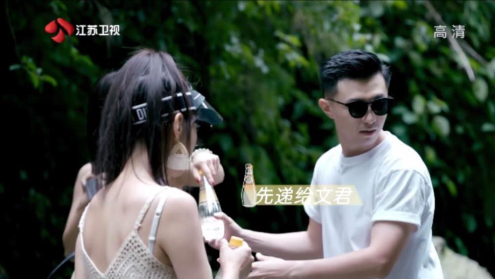 救援秀气的男孩