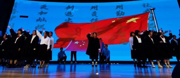 岁末走访送关怀 春节慰问暖人心——贵阳市清华中学走访慰问退休干部